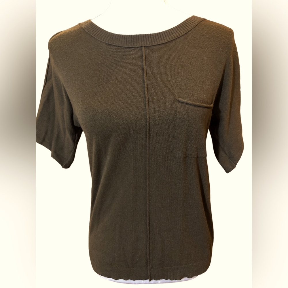 Universal thread short sleeve sweater